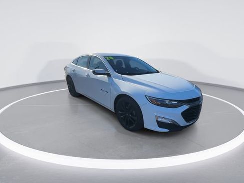 Used 2024 Chevrolet Malibu LT w/ Sport Edition image 2