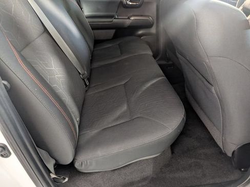 Used 2020 Toyota Tacoma TRD Sport AWD/4WD image 31