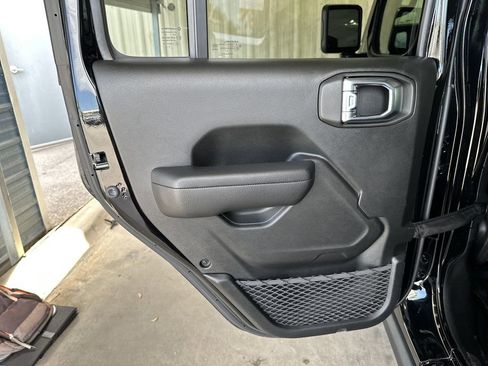 Used 2022 Jeep Wrangler Unlimited Rubicon image 27