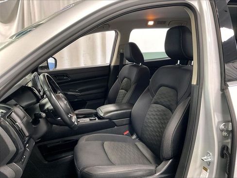 Used 2023 Nissan Pathfinder SV AWD/4WD image 10