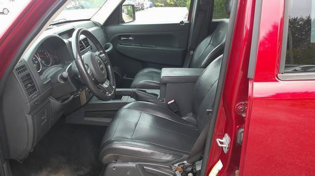 Used 2012 Jeep Liberty Sport AWD/4WD image 5