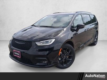 New 2026 Chrysler Pacifica Select