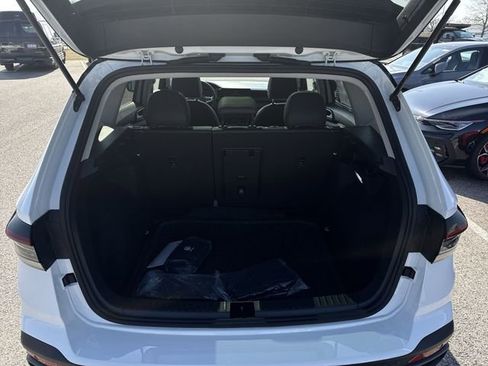 New 2026 Volkswagen Taos SE FWD image 25