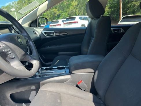 Used 2017 Nissan Pathfinder SV w/ SV Tech Package FWD image 9