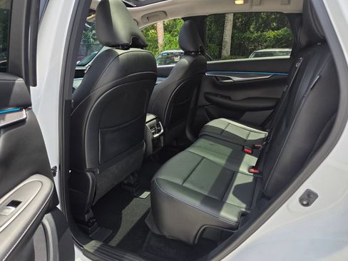 Used 2023 INFINITI QX50 Luxe FWD image 11