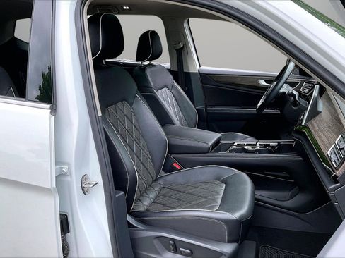 Used 2024 Volkswagen Atlas SEL Premium R-Line AWD/4WD image 25