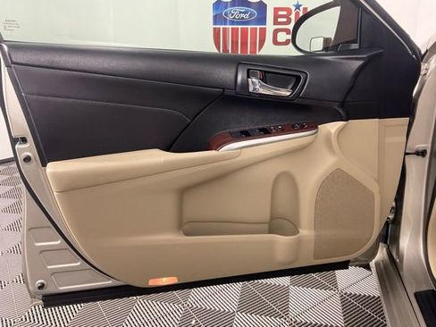 Used 2013 Toyota Camry XLE w/ Leather Pkg image 12