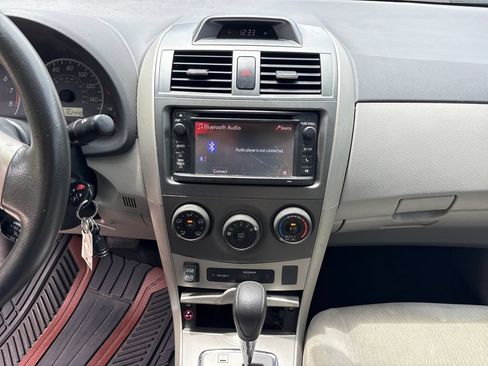 Used 2013 Toyota Corolla LE FWD image 23