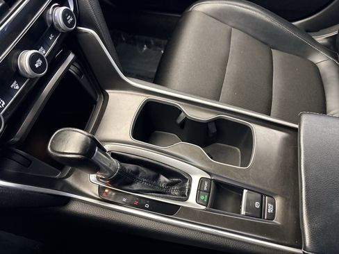 Used 2018 Honda Accord Sport image 21