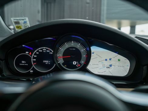 Certified 2022 Porsche Cayenne Platinum Edition image 20