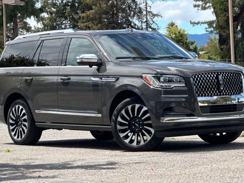 Used 2024 Lincoln Navigator Black Label image 2