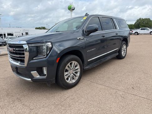 Used 2021 GMC Yukon XL SLT w/ SLT Luxury Package image 3