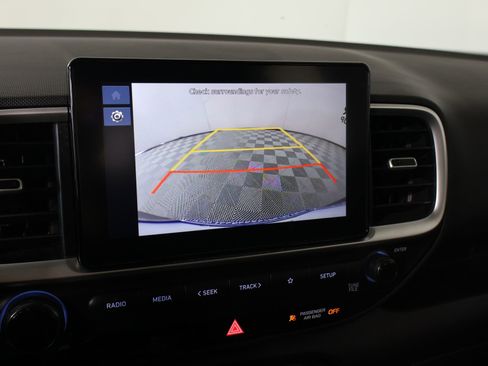 Used 2025 Hyundai Venue SEL FWD image 6