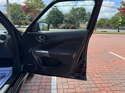 Used 2015 Nissan Juke SL image 11