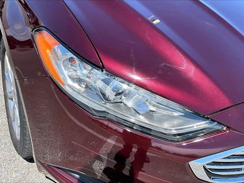 Used 2017 Ford Fusion SE image 33