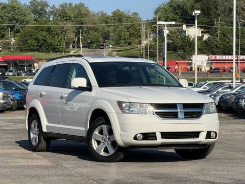 Used 2010 Dodge Journey SXT w/ Flexible Seating Group FWD image 1