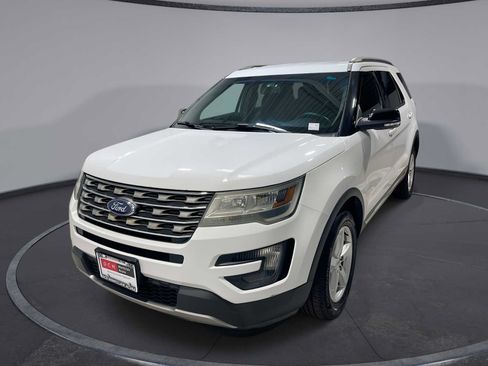 Used 2016 Ford Explorer XLT w/ Equipment Group 201A AWD/4WD image 1