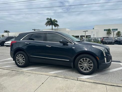 Used 2017 Cadillac XT5 Luxury w/ Driver Awareness Package FWD image 4