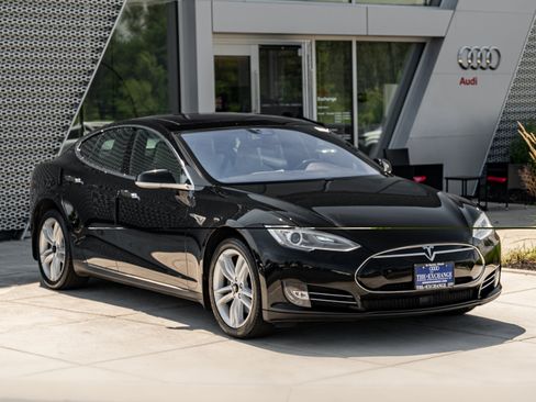 Used 2015 Tesla Model S 90D AWD/4WD image 2