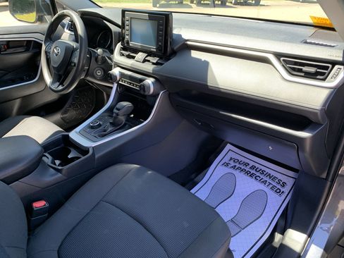 Used 2020 Toyota RAV4 LE w/ Carpet Mat Package AWD/4WD image 44
