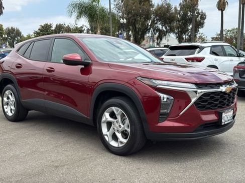 Used 2024 Chevrolet Trax LS w/ LS Convenience Package FWD image 32