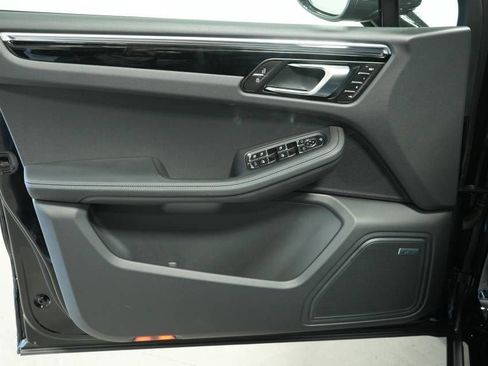 Certified 2025 Porsche Macan AWD/4WD image 25