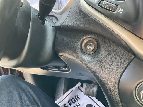 Used 2014 Jeep Cherokee Latitude w/ Comfort/Convenience Group image 29