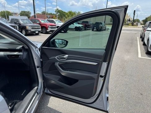 Used 2022 Audi e-tron Premium w/ Convenience Plus Package AWD/4WD image 46