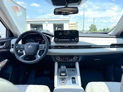 Used 2023 Mitsubishi Outlander SEL AWD/4WD image 29