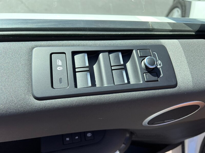 Used 2019 Land Rover Discovery HSE AWD/4WD image 27