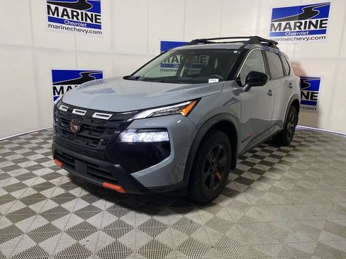 Used 2025 Nissan Rogue SV AWD/4WD image 14