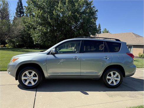 Used 2007 Toyota RAV4 Limited FWD image 2