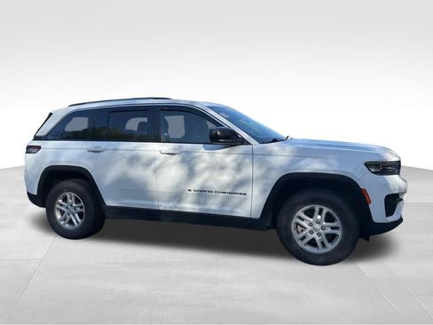 Used 2023 Jeep Grand Cherokee Laredo w/ Trailer Tow Prep Group (B) AWD/4WD image 11