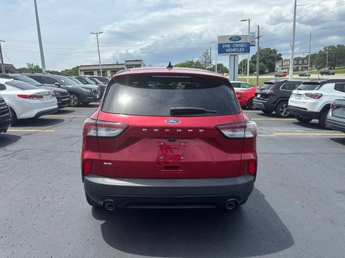 Certified 2022 Ford Escape SE w/ SE Sport Appearance Package FWD image 4