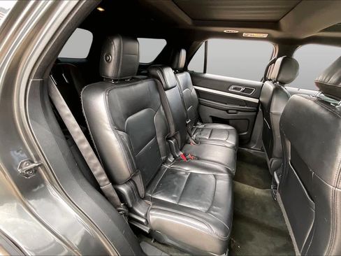 Used 2016 Ford Explorer XLT w/ Equipment Group 202A AWD/4WD image 19