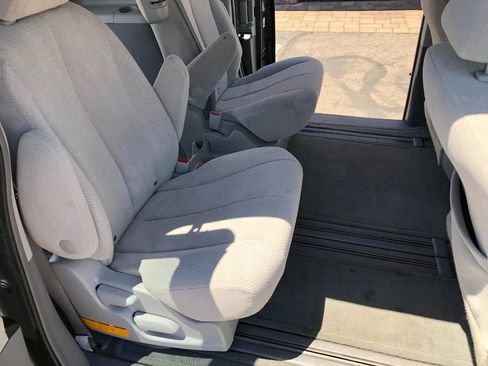 Used 2012 Toyota Sienna LE FWD image 28