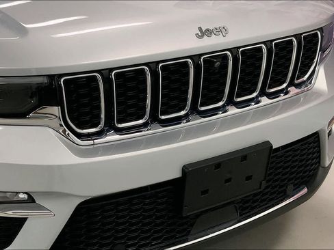 Used 2023 Jeep Grand Cherokee Limited w/ Luxury Tech Group II image 30