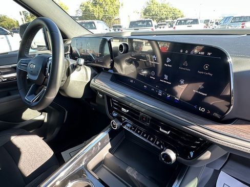 New 2026 Chevrolet Suburban LS image 12