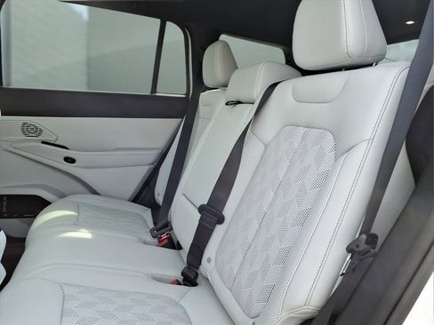 New 2026 Jeep Cherokee Overland image 12