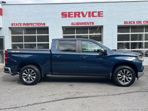 Used 2022 Chevrolet Silverado 1500 LT image 2