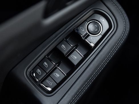 Certified 2023 Porsche Macan S AWD/4WD image 19
