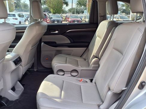 Used 2016 Toyota Highlander Limited image 18