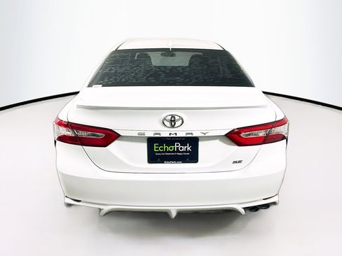 Used 2020 Toyota Camry SE FWD image 7