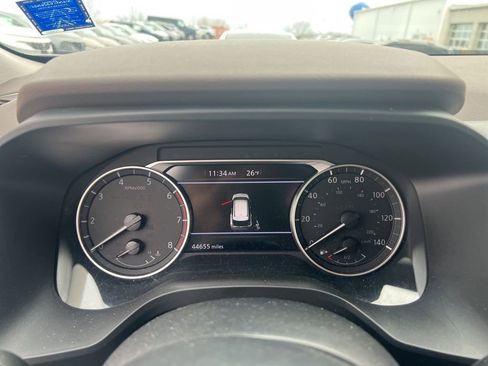 Used 2023 Nissan Rogue SV image 2