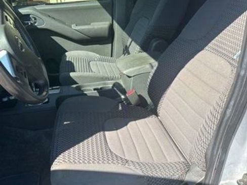 Used 2011 Nissan Frontier SV w/ SV Premium Utility Pkg image 9