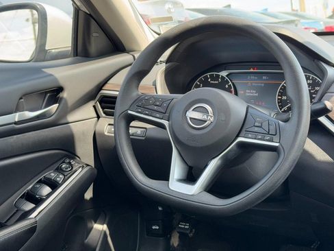 Used 2023 Nissan Altima 2.5 SV FWD image 14