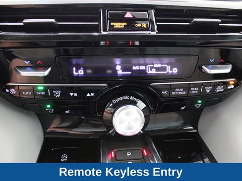 Used 2024 Acura MDX SH-AWD w/ Technology Package image 9