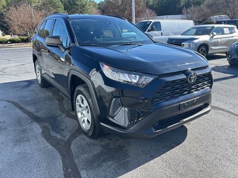 Used 2021 Toyota RAV4 LE image 9