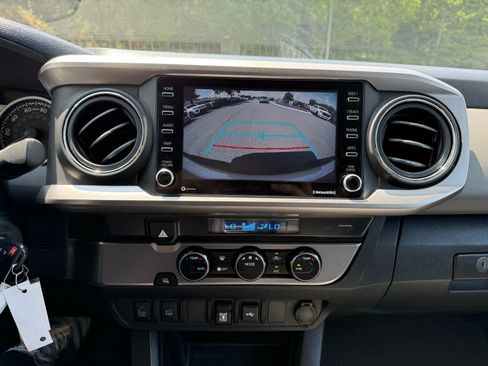 Used 2022 Toyota Tacoma SR5 w/ Technology Package RWD image 18