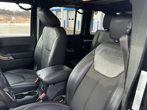 Used 2016 Jeep Wrangler Unlimited Sahara image 19